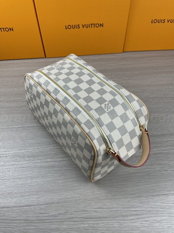 LV Wallets 157